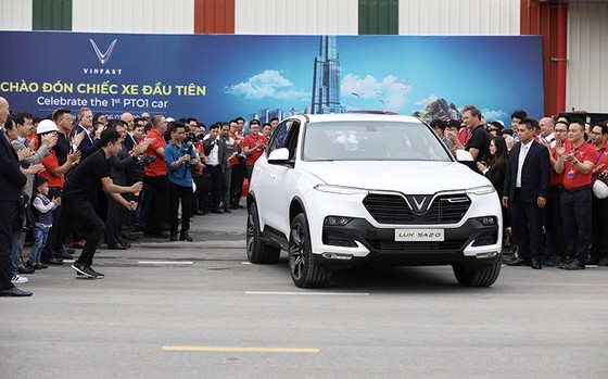 VinFast hoàn thành sản xuất thử nghiệm chiếc LUX SUV đầu tiên ảnh 4