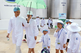 "Siêu" nhà máy đón những vị khách sữa học đường "nhí" ảnh 1