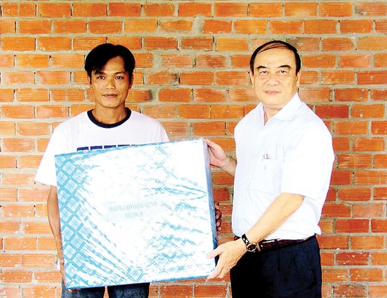 Công ty Xổ số Kiến thiết Long An trao 4 nhà đại đoàn kết tại huyện Đức Huệ ảnh 1