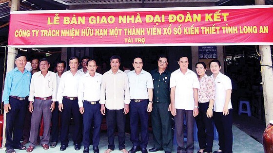 Công ty Xổ số Kiến thiết Long An trao 4 nhà đại đoàn kết tại huyện Đức Huệ ảnh 3