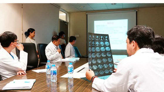 Phẫu thuật cắt u gan cho bệnh nhi, với yêu cầu “không được truyền máu của người khác” ảnh 1