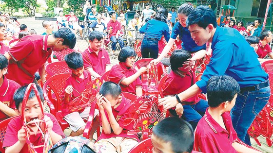 Trung thu ấm áp ảnh 4