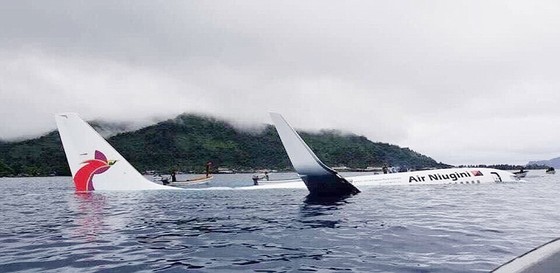 Máy bay chở 47 người trượt khỏi đường băng, lao xuống biển ảnh 11