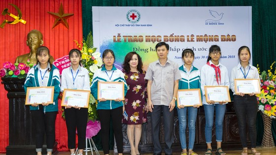 Quỹ hỗ trợ giáo dục Lê Mộng Đào trao tặng hơn 1,5 tỷ đồng học bổng ảnh 2