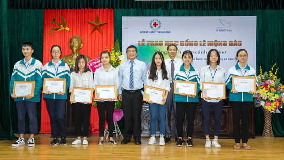 Quỹ hỗ trợ giáo dục Lê Mộng Đào trao tặng hơn 1,5 tỷ đồng học bổng ảnh 4