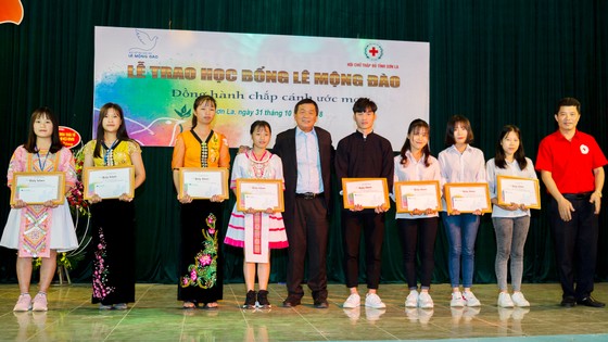 Quỹ hỗ trợ giáo dục Lê Mộng Đào trao tặng hơn 1,5 tỷ đồng học bổng ảnh 6
