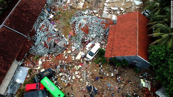 Ít nhất 281 người thiệt mạng và hơn 1.000 người bị thương trong vụ sóng thần tại Indonesia ảnh 9