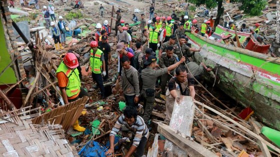 Ít nhất 281 người thiệt mạng và hơn 1.000 người bị thương trong vụ sóng thần tại Indonesia ảnh 10