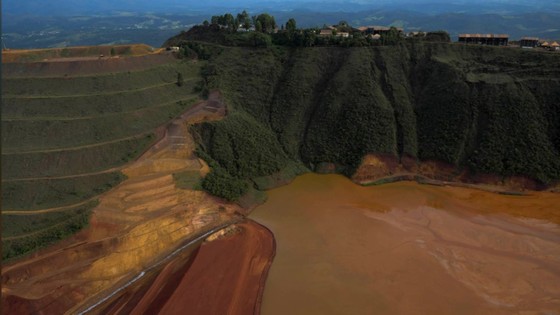 Ít nhất 9 người thiệt mạng và hàng trăm người mất tích trong vụ vỡ đập tại Brazil ảnh 13