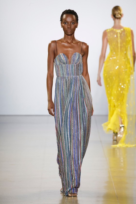 Xem BST “Cuộc dạo chơi của những vì sao” của Công Trí tại New York Fashion Week 2019 ảnh 22