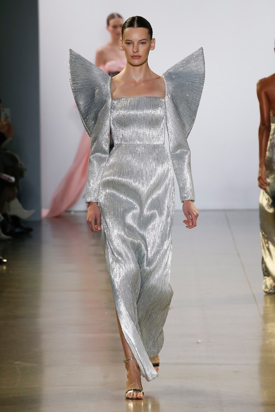 Xem BST “Cuộc dạo chơi của những vì sao” của Công Trí tại New York Fashion Week 2019 ảnh 8
