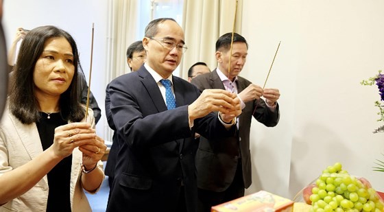 Bí thư Thành ủy TPHCM Nguyễn Thiện Nhân mong muốn tìm cách phát triển TPHCM nhanh, bền vững ảnh 1
