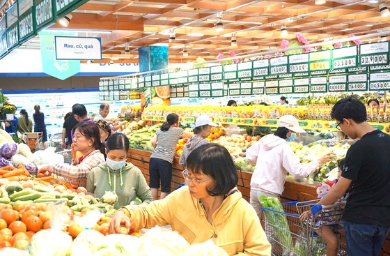 Giá xăng tăng, tác động mạnh đến giá hàng hóa cuối năm ảnh 1