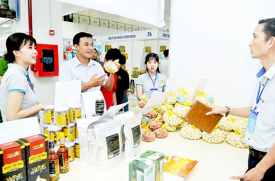 Nhộn nhịp hoạt động kết nối cung - cầu hàng hóa ảnh 3
