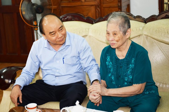 Dâng hương tưởng nhớ các đồng chí nguyên lãnh đạo Đảng, Nhà nước và Chính phủ đã từ trần ảnh 3