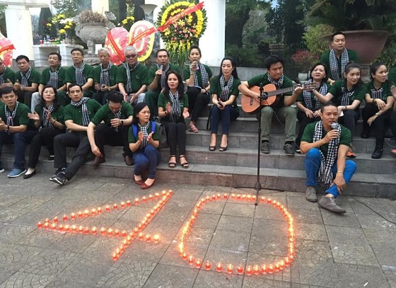 Đoàn đại biểu hành trình “Tháng ba biên giới” dâng hương Nghĩa trang liệt sĩ Vị Xuyên ảnh 1