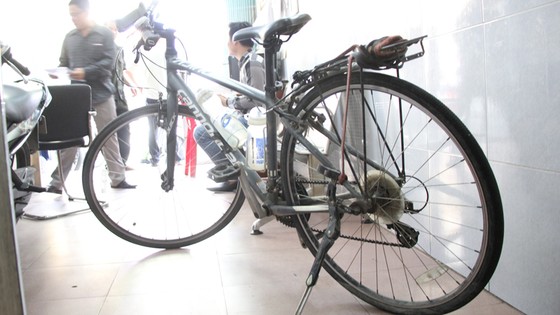 Ngày 22-7, Công an quận 1, TPHCM cho biết, đang tạm giữ đối tượng Lê Văn Việt (sinh năm 1966, ngụ quận 1) để điều tra về hành vi "Trộm cắp tài sản". ảnh 1