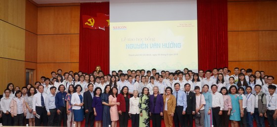 Trao học bổng Nguyễn Văn Hưởng năm 2018: 142 suất học bổng với tổng trị giá 1 tỷ 191 triệu đồng ảnh 1