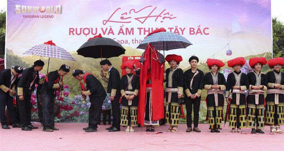 Người Tây Bắc háo hức trẩy hội ở “thành phố trên mây” Fansipan ảnh 10