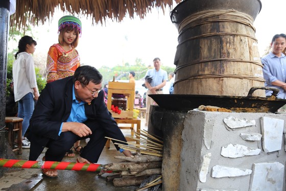 Người Tây Bắc háo hức trẩy hội ở “thành phố trên mây” Fansipan ảnh 5