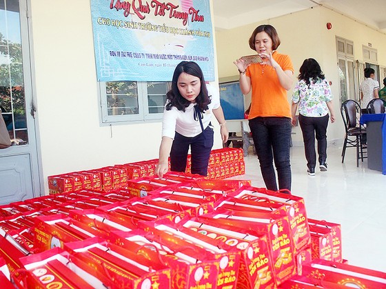 Trao hơn 300 suất quà Trung thu và hỗ trợ 2 địa chỉ nhân đạo tại Cam Lâm ảnh 1