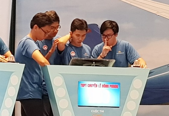 Trường THPT Chuyên Lê Hồng Phong giành giải nhất cuộc thi "Cùng non sông cất cánh". ảnh 3