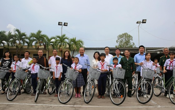 Nhiều hoạt động tri ân những gia đình, cá nhân có công với nước ảnh 1