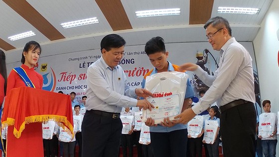 Bình Điền tiếp sức đến trường cho 166 học sinh ở ĐBSCL ảnh 1