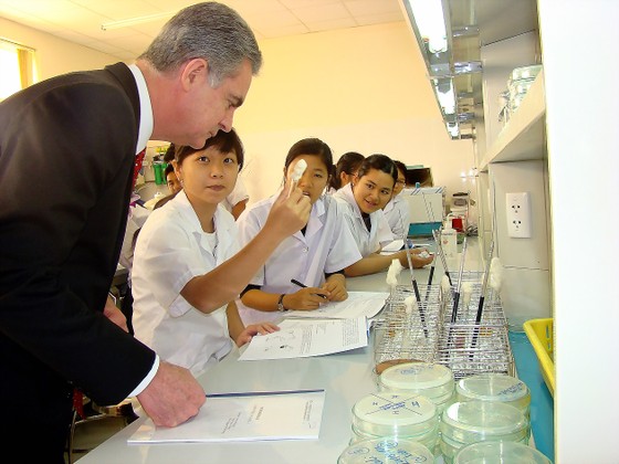 Trông chờ luật hóa việc tự chủ đại học ảnh 1