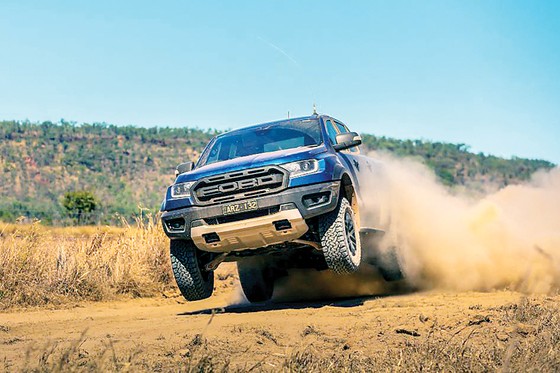 Ford Việt Nam thể hiện sức mạnh và di sản về thiết kế các dòng xe bán tải, đa dụng, ra mắt Ranger Raptor ảnh 2