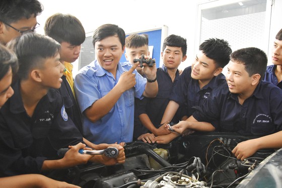 Người học nghề vẫn còn “nhát” tiếng Anh ảnh 1