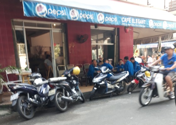 Giả danh công nhân ngành điện để bán hàng giả ảnh 1