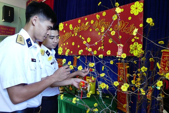 Đoàn công tác Vùng 2 Hải quân kết thúc chuyến thăm, tặng quà tết tại thềm lục địa phía Nam ảnh 4