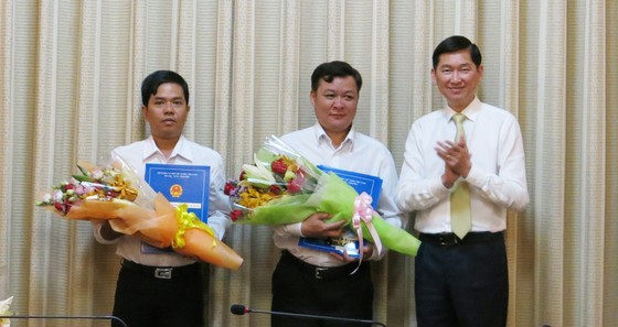 TPHCM trao đồng loạt quyết định nhân sự 4 Ban quản lý mới ảnh 1