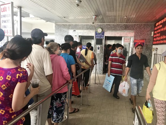 Hành xử văn hóa khi đi thang máy ảnh 1