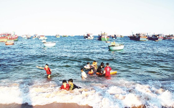 Làng chài bên biển hoang ảnh 2