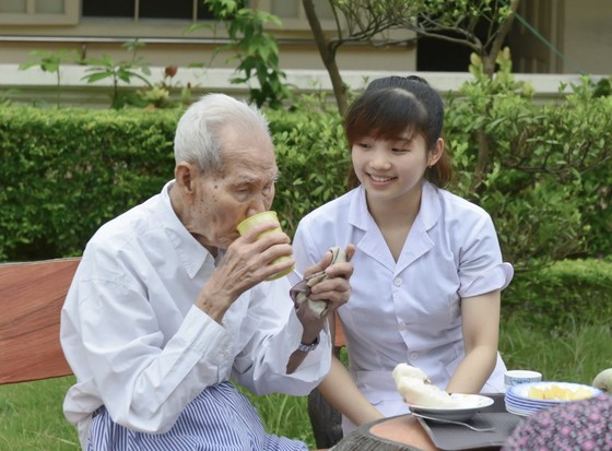 Dịch vụ chăm sóc người cao tuổi ở Việt Nam: Cung chưa đáp ứng cầu ảnh 1