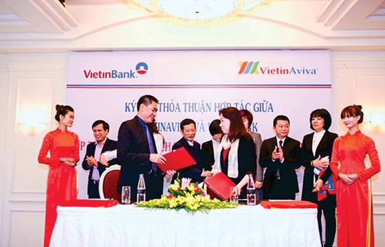 Lấn sân bảo hiểm, nhà băng vẫn yếu thế ảnh 1