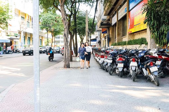 Thu phí lòng đường, hè phố: Triển khai hiệu quả, tạo nguồn ngân sách ảnh 1