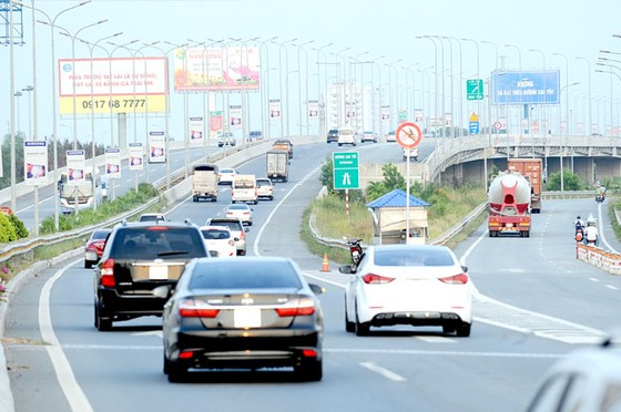 Thúc đẩy tăng trưởng GDP: Đẩy mạnh thoái vốn, đầu tư hạ tầng ảnh 1