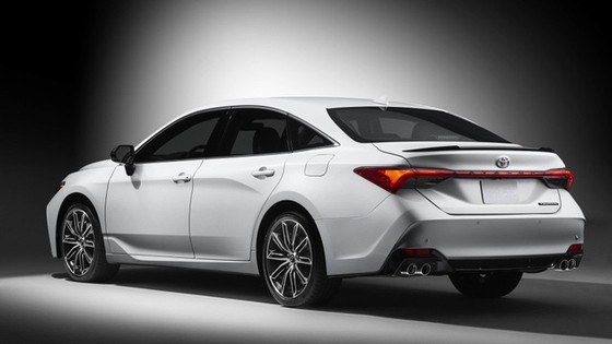 Toyota Avalon 2019 chính thức lộ diện - Ảnh 2. Toyota Avalon 2019 chính thức lộ diện - Ảnh 2.