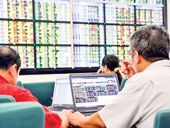 Nội vẫn đang cầm trịch ảnh 1