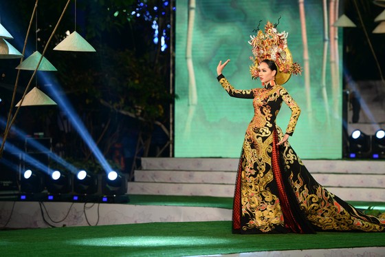 Tôn vinh áo dài ảnh 1