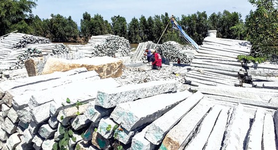 Nhọc nhằn xóm chẻ đá ảnh 1