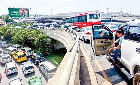 Hạ tầng giao thông TPHCM: Cần tầm nhìn xa, định hướng căn cơ ảnh 1