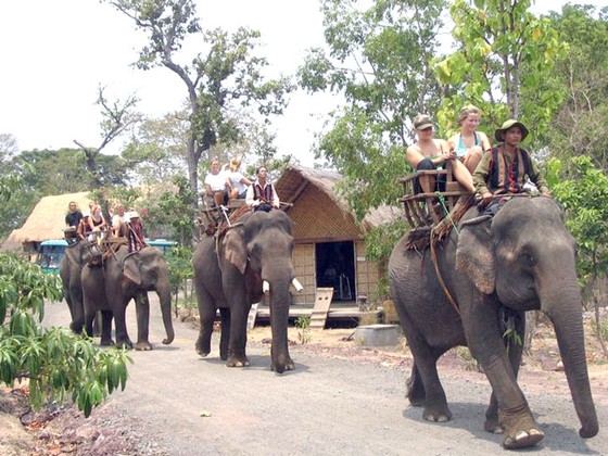 Du lịch lễ 30-4: Đa dạng điểm đến ảnh 1
