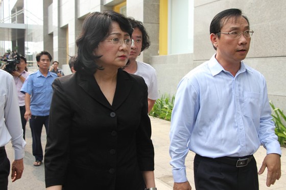 Thăm hỏi, động viên người dân vụ cháy chung cư Carina ảnh 1