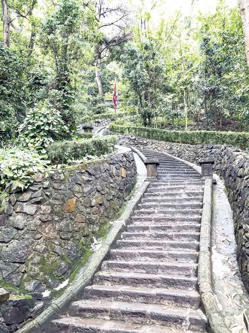 Cổ kính, tôn nghiêm và linh thiêng ảnh 2