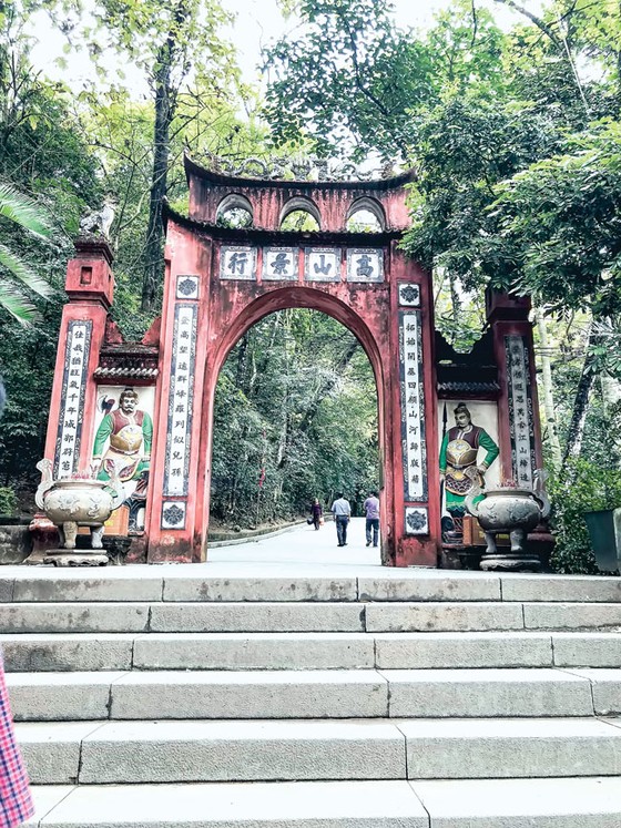 Cổ kính, tôn nghiêm và linh thiêng ảnh 7