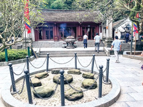 Cổ kính, tôn nghiêm và linh thiêng ảnh 9
